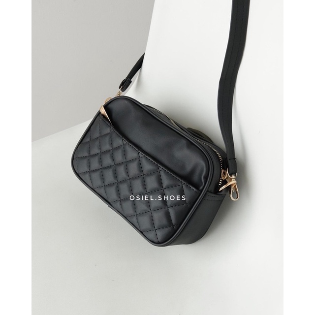 Della bags