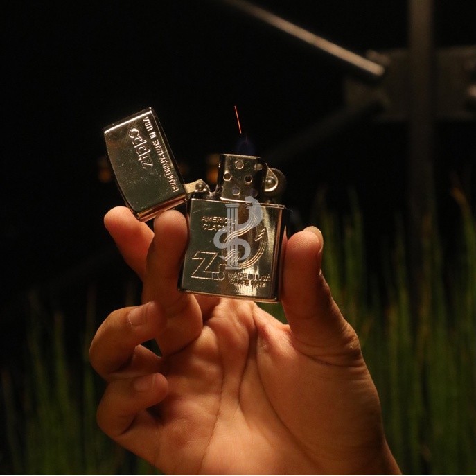 Korek Api Zippo American Classic Ukiran Api Denting 2x Grade Ori