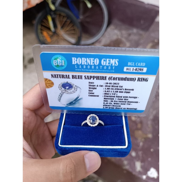 Cincin emas putih 750%