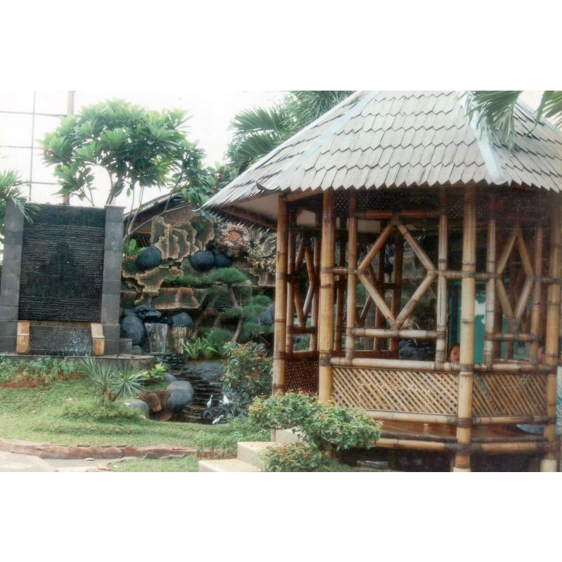 Pembuatan saung gazebo bambu minimalis