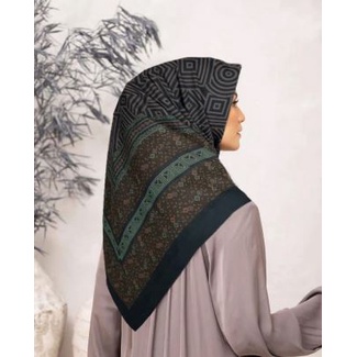 Kerudung Segi Empat ZM Zaskia Mecca Premium LUVVI HITAM