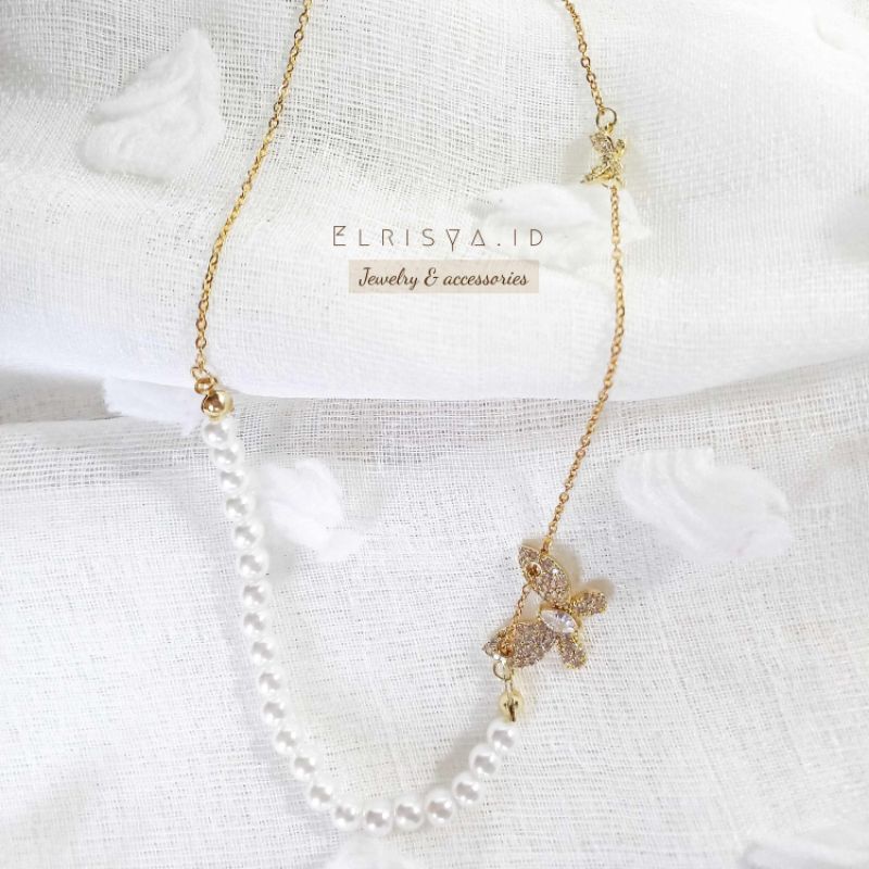KALUNG BUTTERFLY KALUNG MUTIARA LIONTIN  Kalung Choker Liontin Pita Bahan Titanium Aksen Mutiara Unt