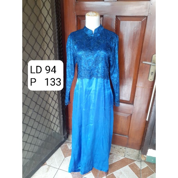 Long Maxi Dress Brokat Satin Kerah Shanghai Biru Elektrik Electric Blue Brukat Muslim Friendly Konda