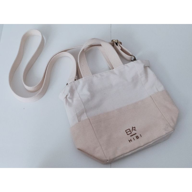 Preloved Like New Hibi Yuji Sling Bag Wanita