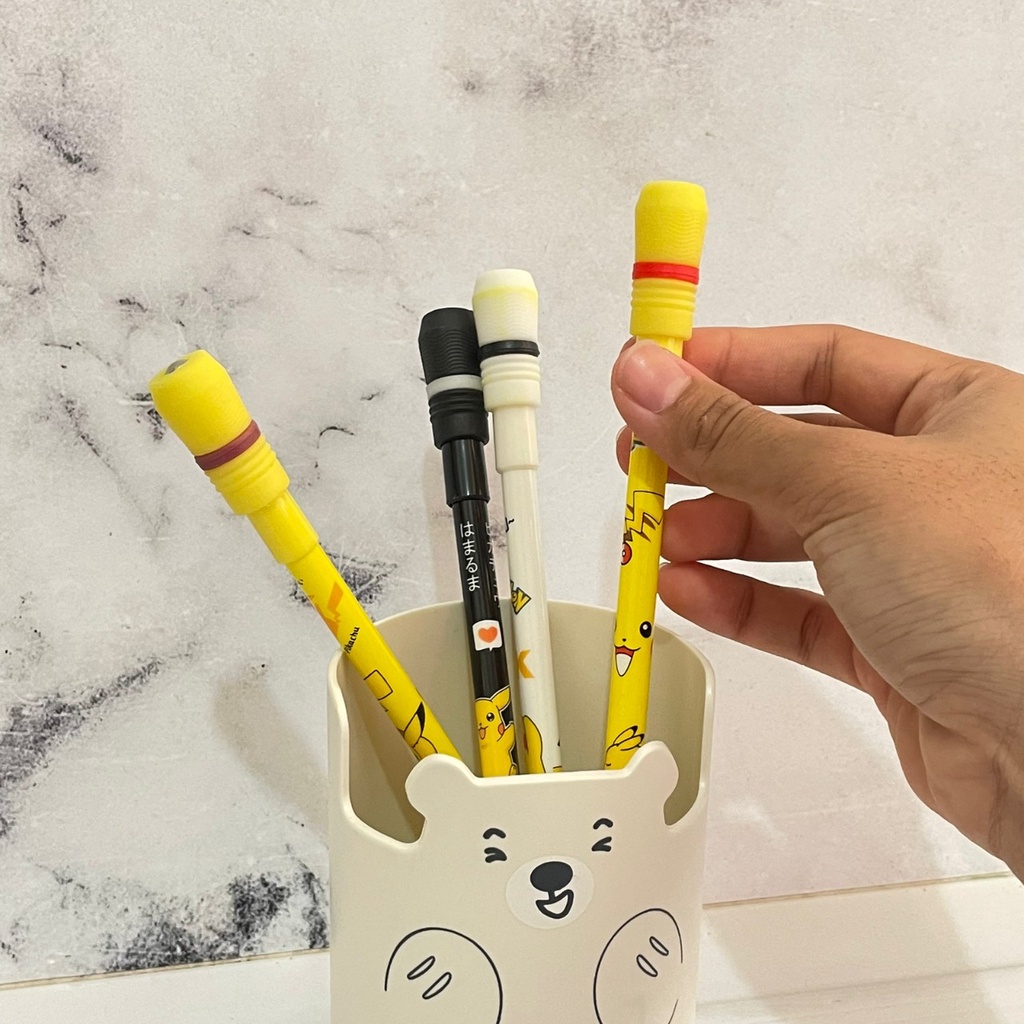 

PEN TONGKAT PUTAR POKEMON PIKACHU SUPER UNIK LUCU TERMURAH TINTA HITAM PULPEN PUTAR MAGNET READY 3 WARNA KUNING HITAM PUTIH ALAT TULIS KEKINIAN FAVORIT ANAK KUALITAS TERBAIK