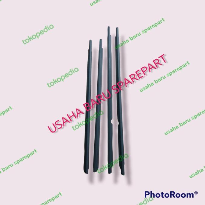 Karet Pelipit List Kaca Luar Weather Strip Innova Hitam Original
