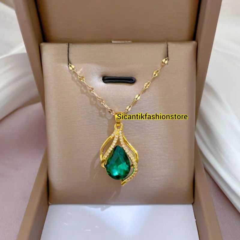 Kalung Titanium Fashion Wanita Liontin Permata Hijau Kalung Titanium Wanita Bandul Batu Hijau