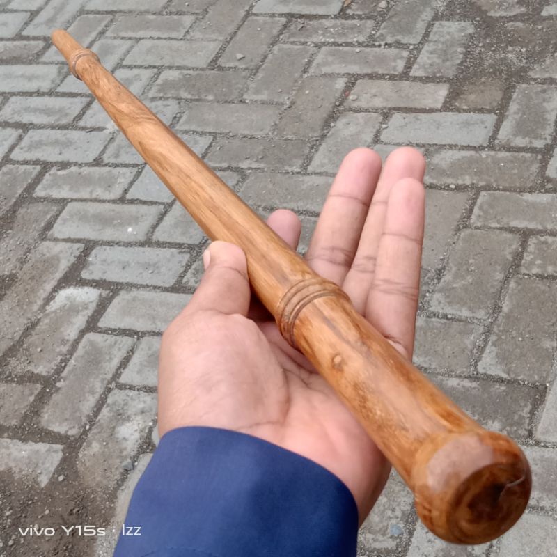 Tongkat komando kayu gaharu