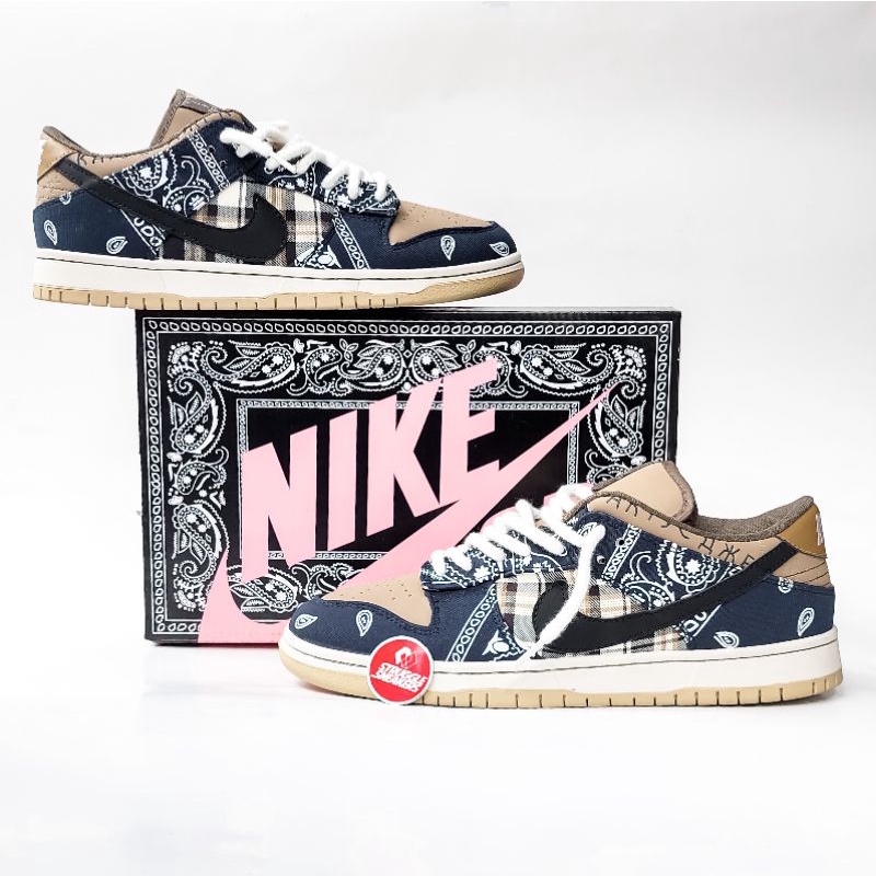 SEPATU DUNK LOW TRAVIS SCOTT