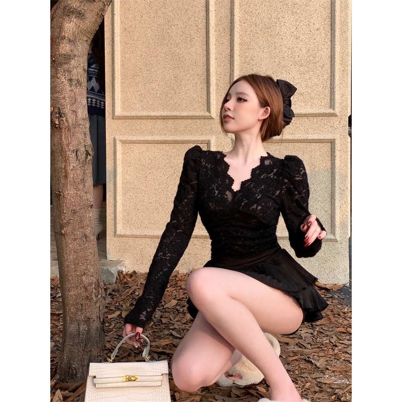 Red V-Leher Brushed Renda Kemeja Wanita 2022 Musim Gugur dan Musim Dingin Baru Rasa Desain Berongga Pendek Lengan Panjang T-shirt Inner Top