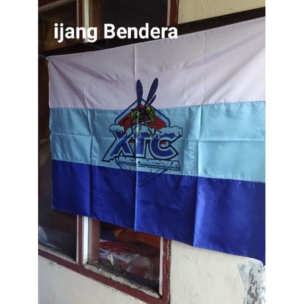 BENDERA XTC PLUS LOGO 1,4 METER X 90CM