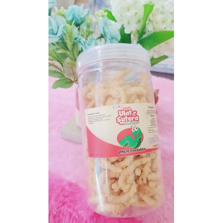 

Camilan -Daun Kelor-madura-200gr-Toples