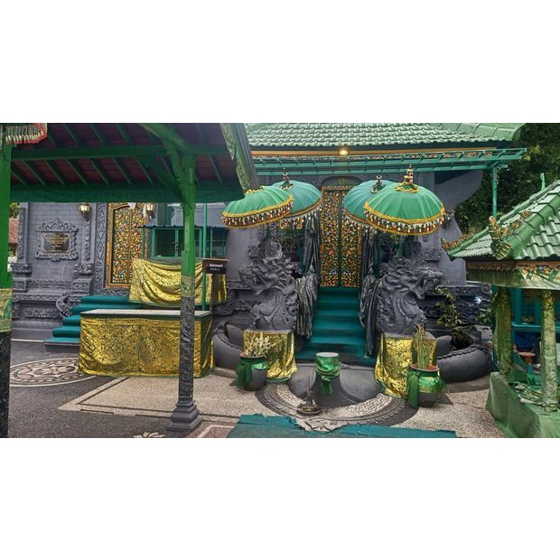 Kain Prada Motif Bunga - Merah