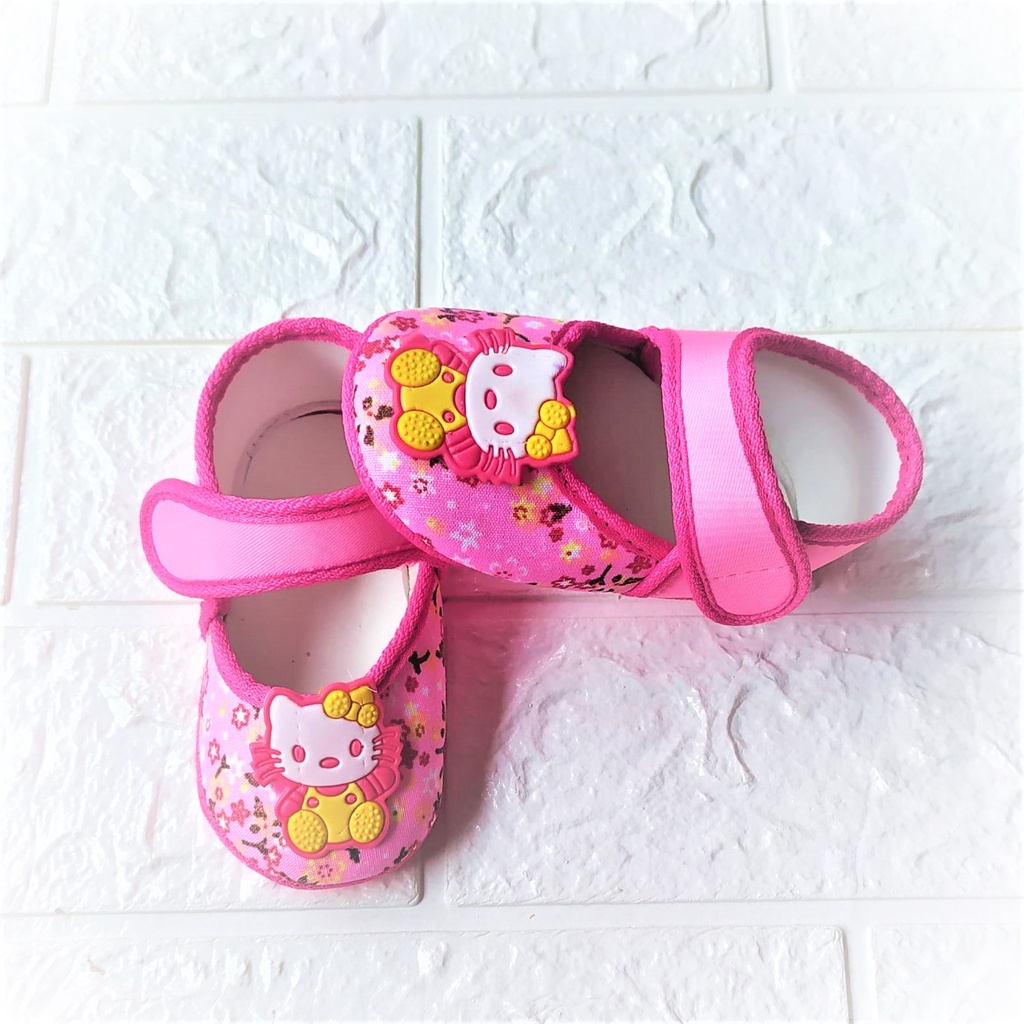 Sepatu bayi perempuan / girl slip - on