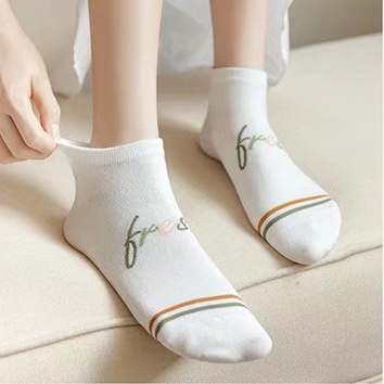 ⭐️𝐈𝐇𝐒 𝟕𝟕𝟏 𝐋𝐚𝐦𝐩𝐮𝐧𝐠⭐️Kaos Kaki Wanita Motif Bunga Kaos Kaki Pendek Girls Socks Japanese Fashion