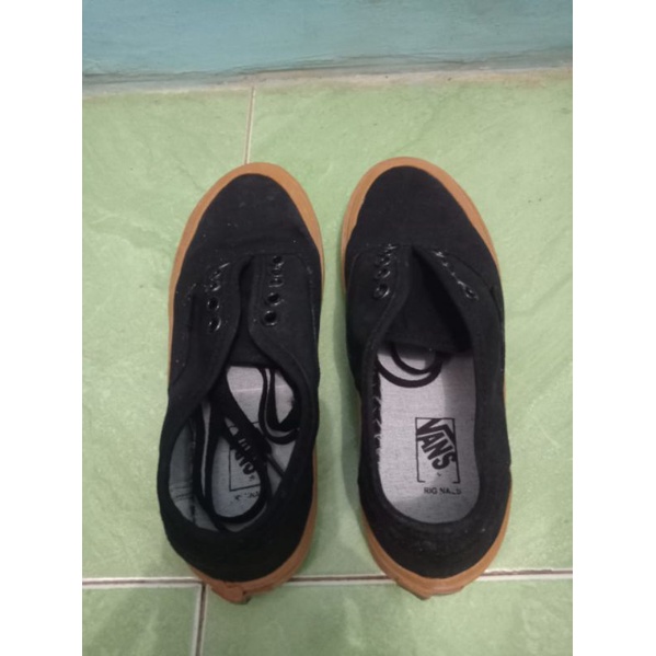 SEPATU VANS AUTHENTIC HITAM