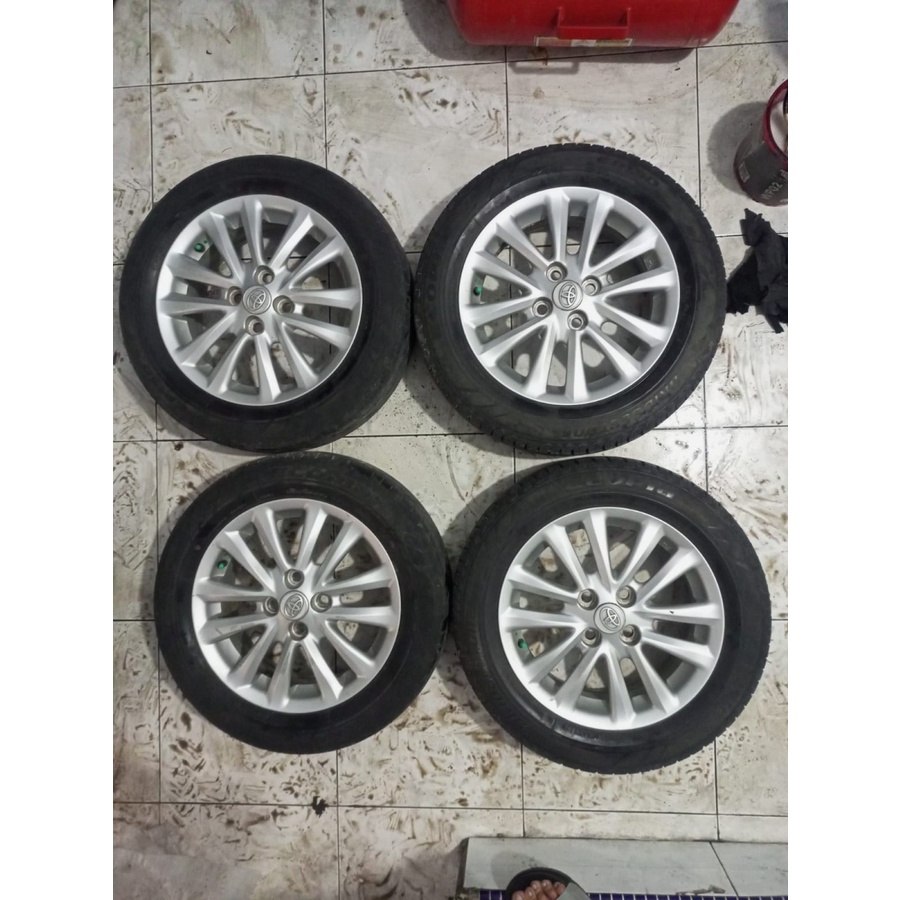 Velg Mobil Bekas Ring 15 Lubang 4 STD ETIOS R15X5,5 4X100 ET45 BAN 185 60 R15