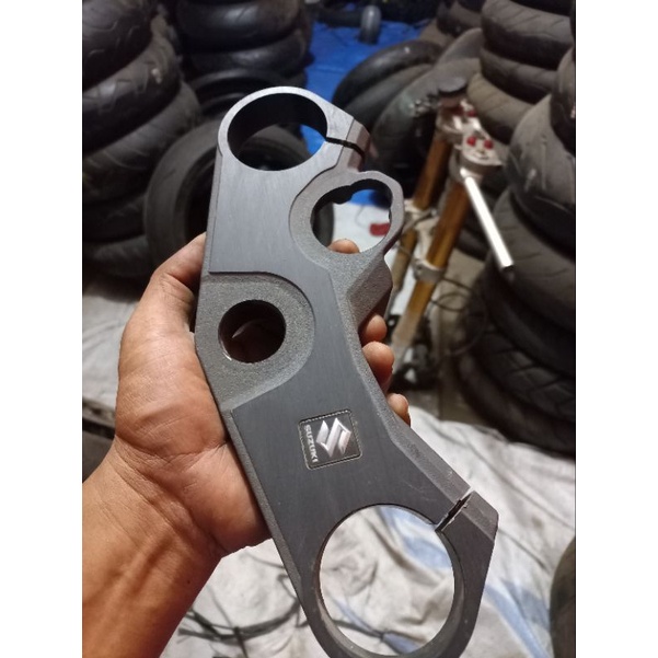 segitiga atas triple clamp usd upside down moge gsxr 1000