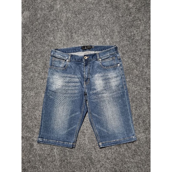 jeans pendek kai aakman