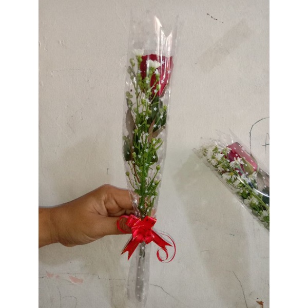 buket bunga mawar asli pertangkai