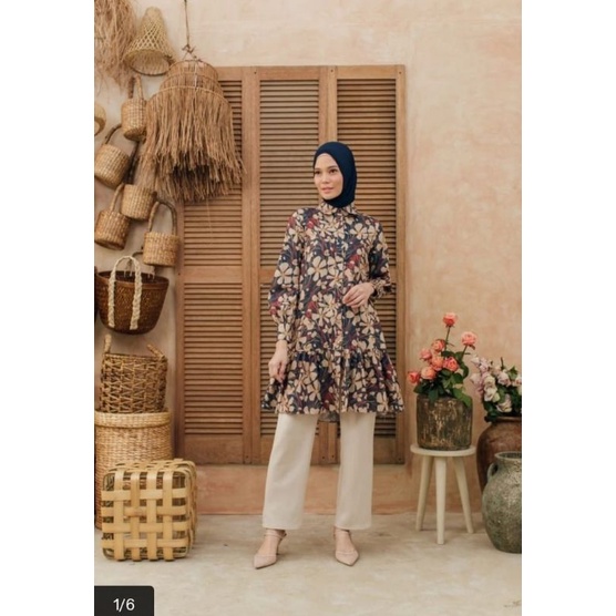 Preloved Daisy Tunik Night Sky Wearing Klamby size XL