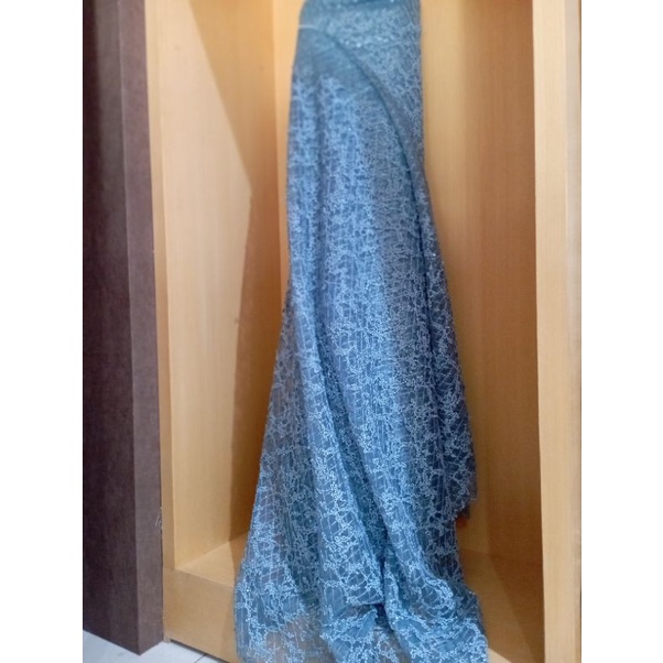 Kain Brukat Brokat Tile Tule bahan kebaya halus lembut timbul 
Warna: Biru

Kode : 43781

