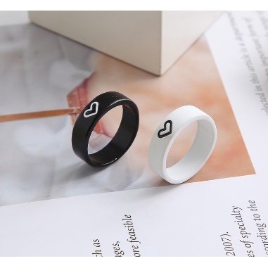 【Bayar di tempat】2pcs / Set Cincin Desain Hati Warna Hitam Dan Putih Gaya Korea Untuk Wanita