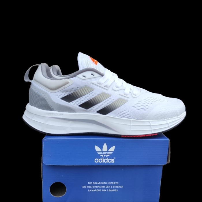 Harga sepatu on sale running adidas original