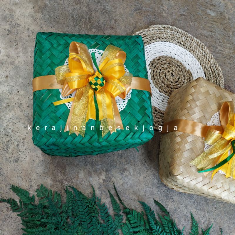 PARSEL LEBARAN |  BESEK PITA LEBARAN | besek Jogja besek murah besek nasi kuning hampers