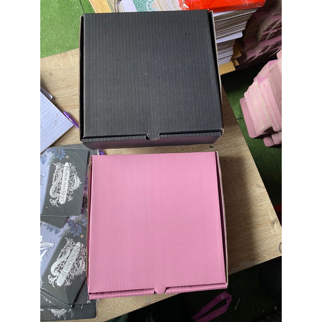 

Dus Serbaguna 24x24x7cm Kotak Kardus hampers souvenirs