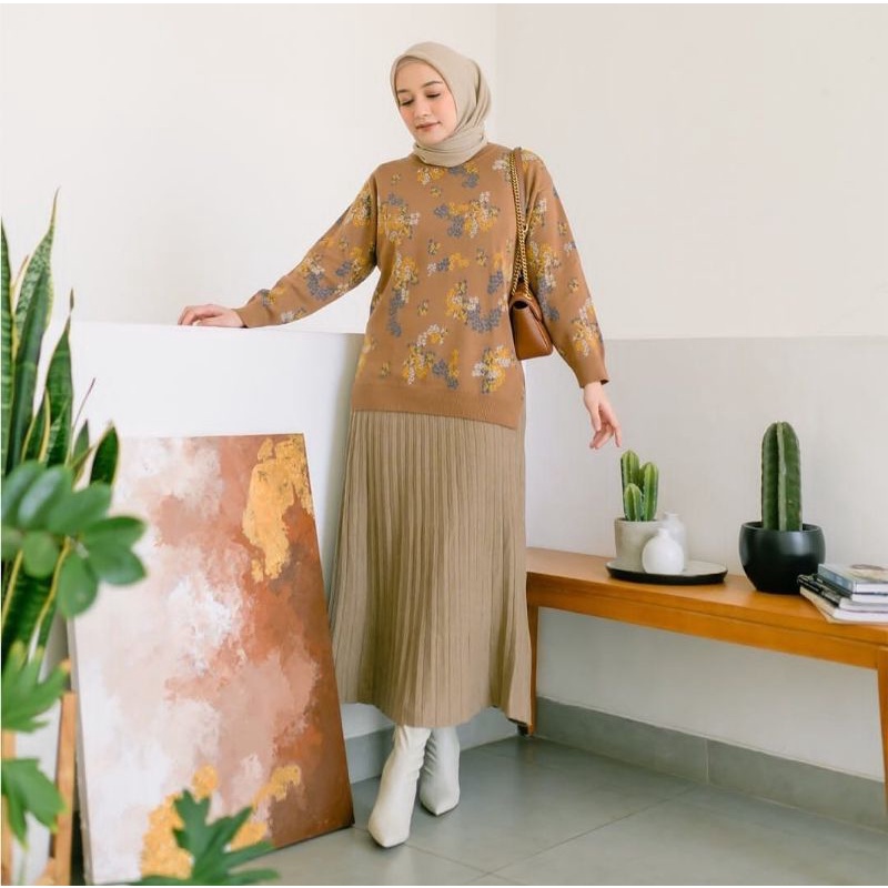 Semasa sweater Muda official x Mega Iskanti