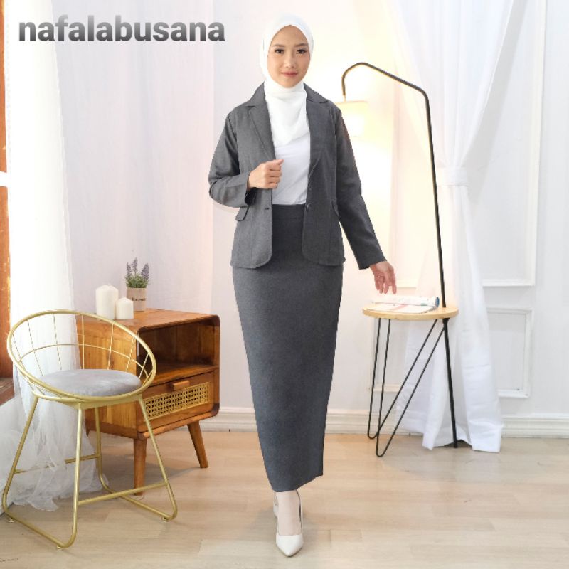 Setelan blazer  dan rok span panjang