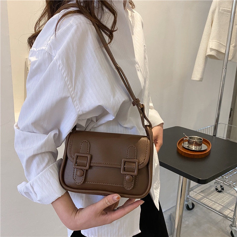 Red Cambridge tas wanita 2022 mode trendi baru hit warna metode kecil French niche tas ketiak all-match in Messenger tas