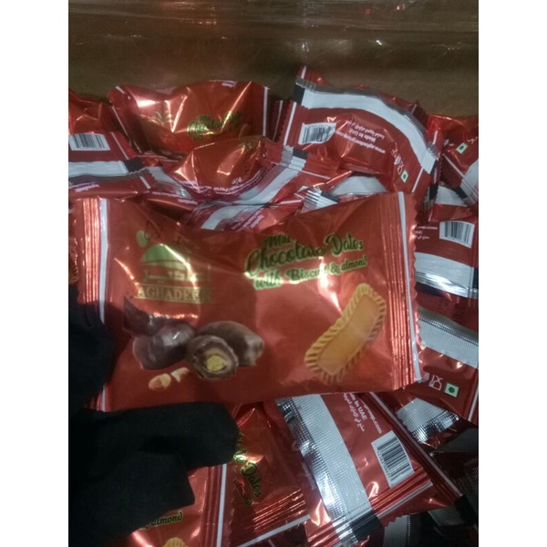 

Coklat Kurma almond