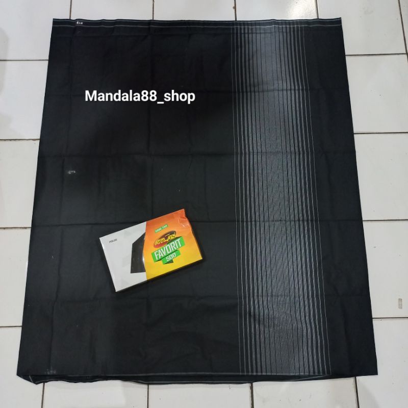 Sarung atlas Favorit warna hitam polos