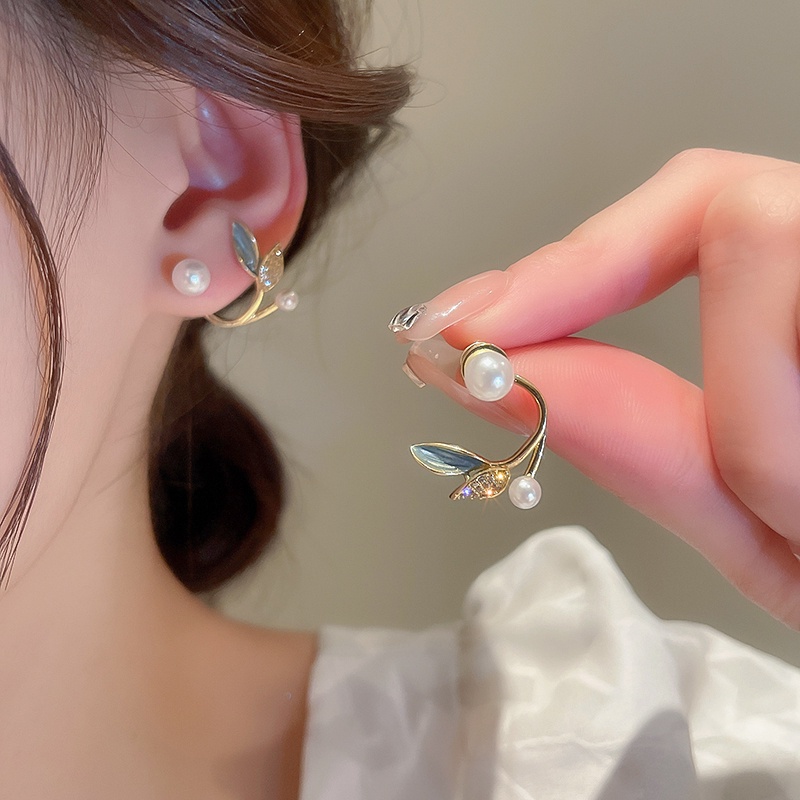 Anting Mutiara Daun Hijau Berlian Berkilau Aksesoris Telinga Korea Wanita