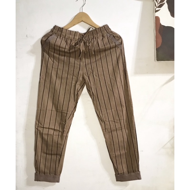 PRELOVED CELANA GARIS