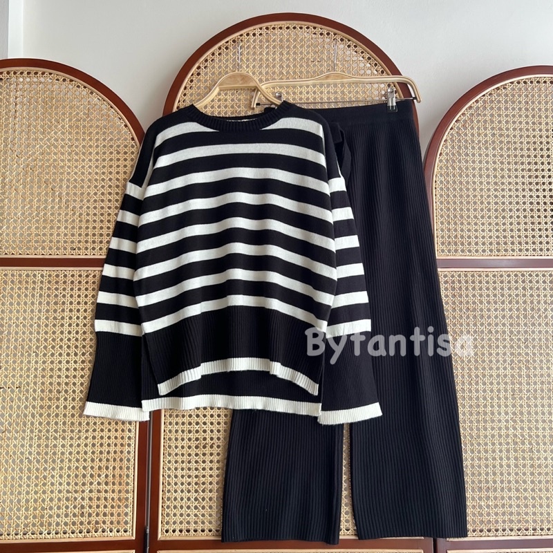 ONESET SETELAN RAJUT MOTIF GARIS ANYA