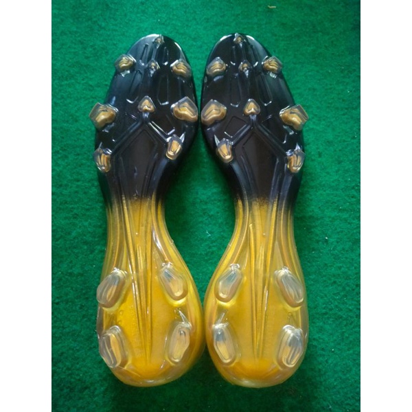 SOL SEPATU BOLA PUL 11 2 WARNA  W-02