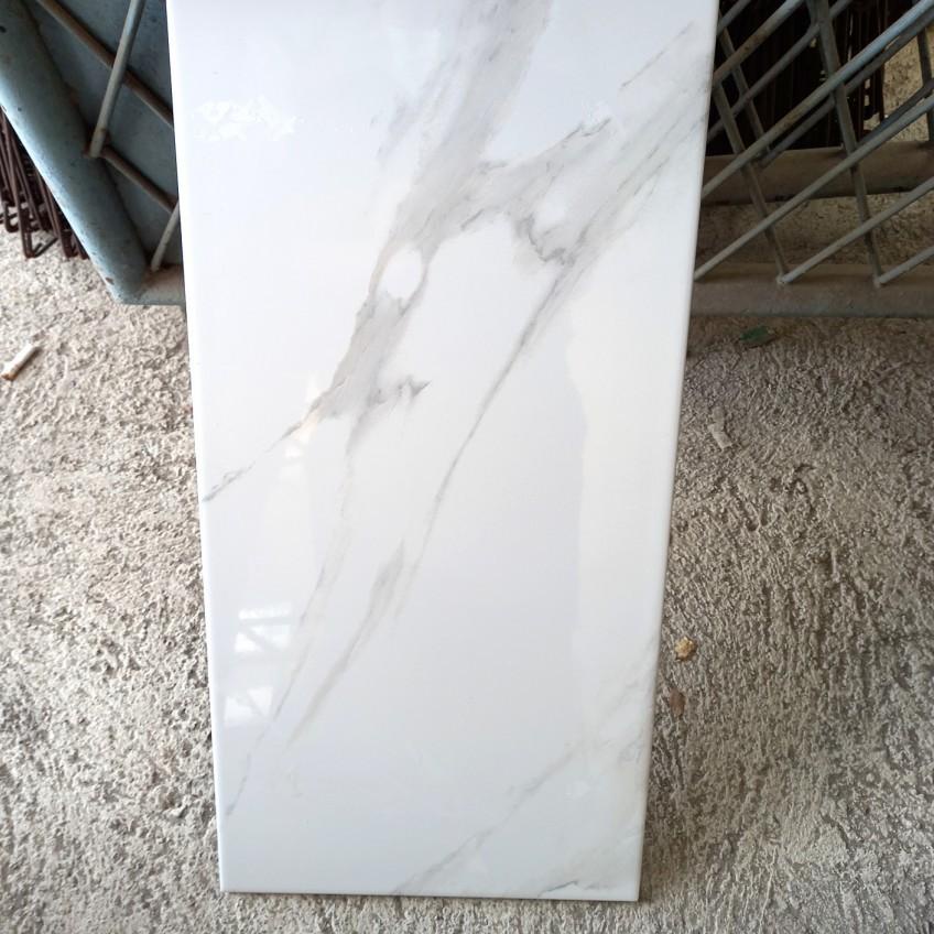 ❀ KERAMIK DINDING GLOSSY 30X60 PUTIH MOTIF MARMER IKAD ➬