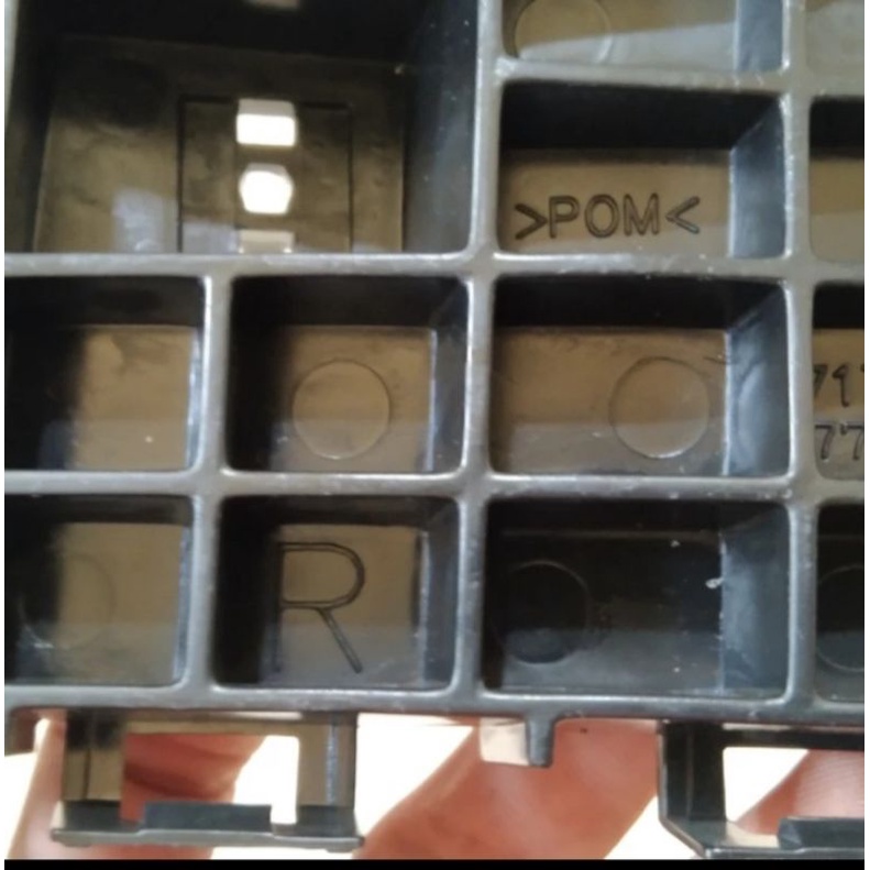 Breket Dudukan Bemper Depan Ertiga 2012,2015