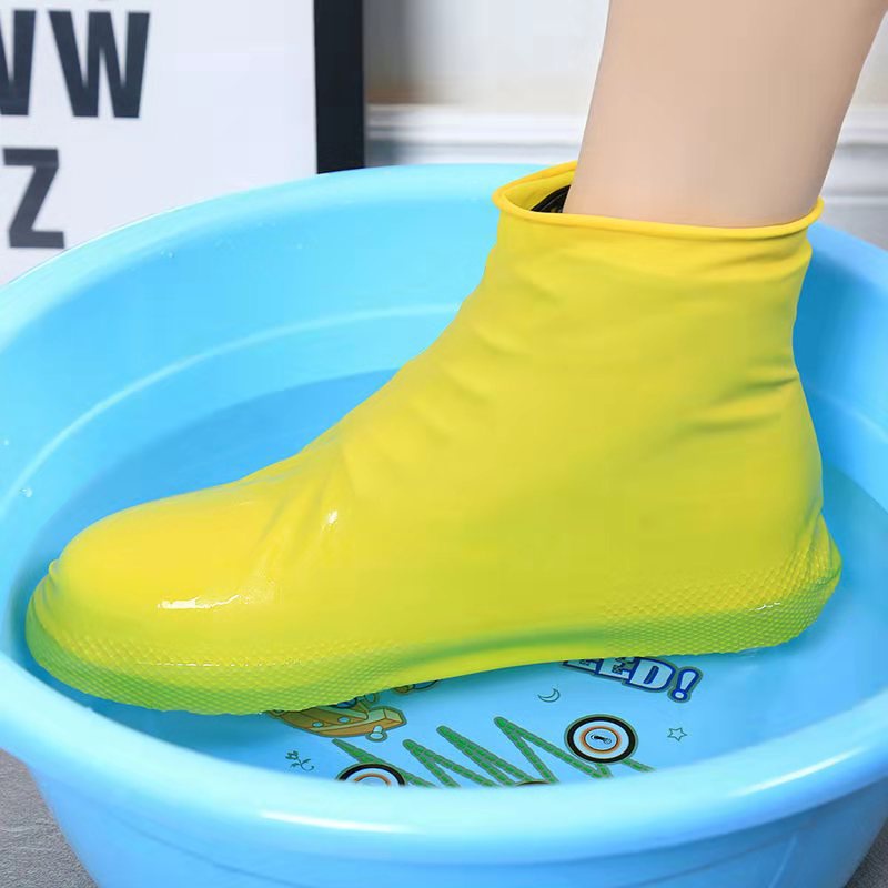 Cover Sarung Pelindung Jas Hujan Sepatu Shoes Cover Anti Air Hujan Waterproof Silicon Termurah M &amp; L