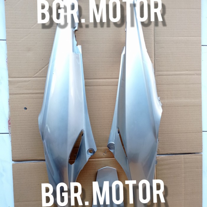 body samping revo lama warna silver