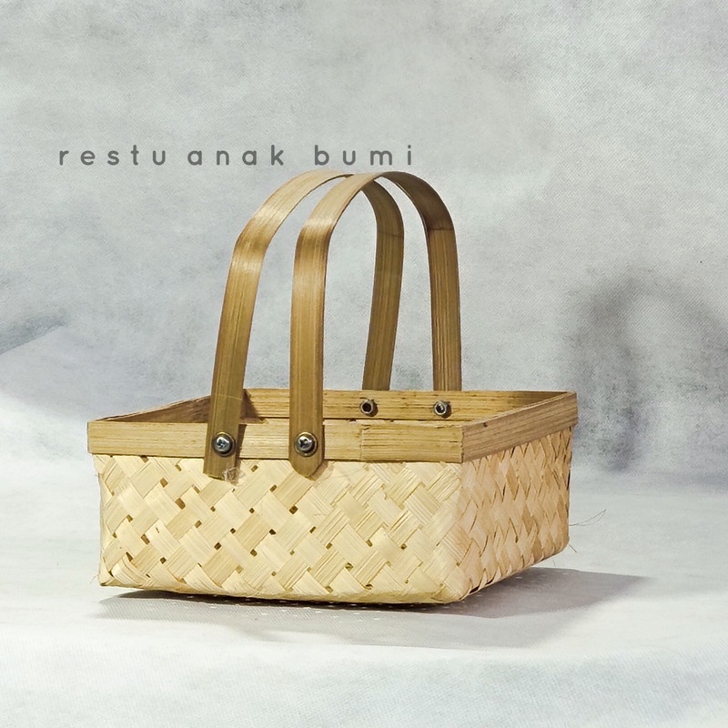 

Besek Wengku Cangking 2 20cm/Hadiah/Lamaran/Parcel Lebaran/Natal/Imlek/Catering/Souvenir/Wadah Serbaguna/Basket/Craft/Fruit Box/Sembako/Teh/Gula/Beras/Telur/Kado/Gift/Hampers/Hantaran/Makanan/Minuman/Keranjang Buah
