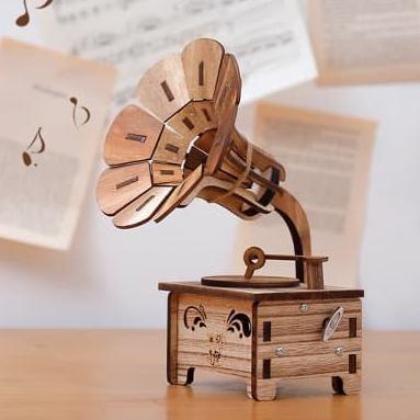 KOTAK MUSIK, wooden music box kayu gramophone pajangan hiasan hadiah