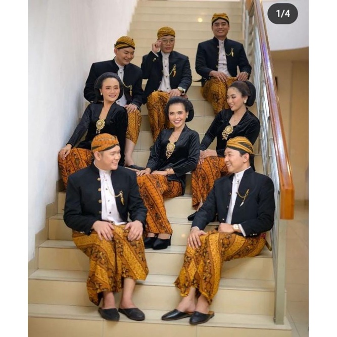 satu set beskap Hewes kebaya bludru kain blangkon