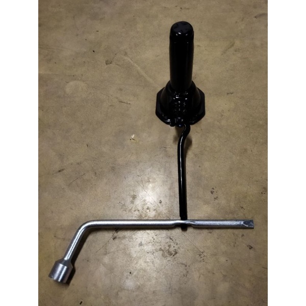 Terbaru, Dongkrak, kunci roda 21 mm &amp; handle pemutar dongkrak ( pelepas ban serep) kijang inova, fortuner &amp; hilux