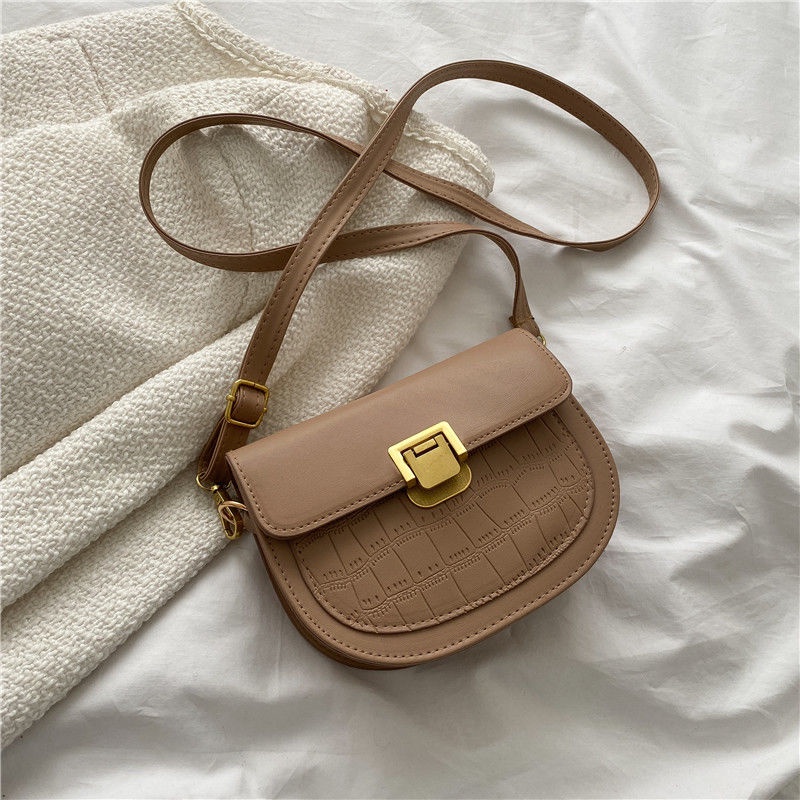 Tas Kecil Super Panas Tas Wanita 2021 Baru Trendi Fashion Niche Messenger Bag Musim Gugur dan Musim Dingin All-Match Net Red Hot Style Tas Sadel