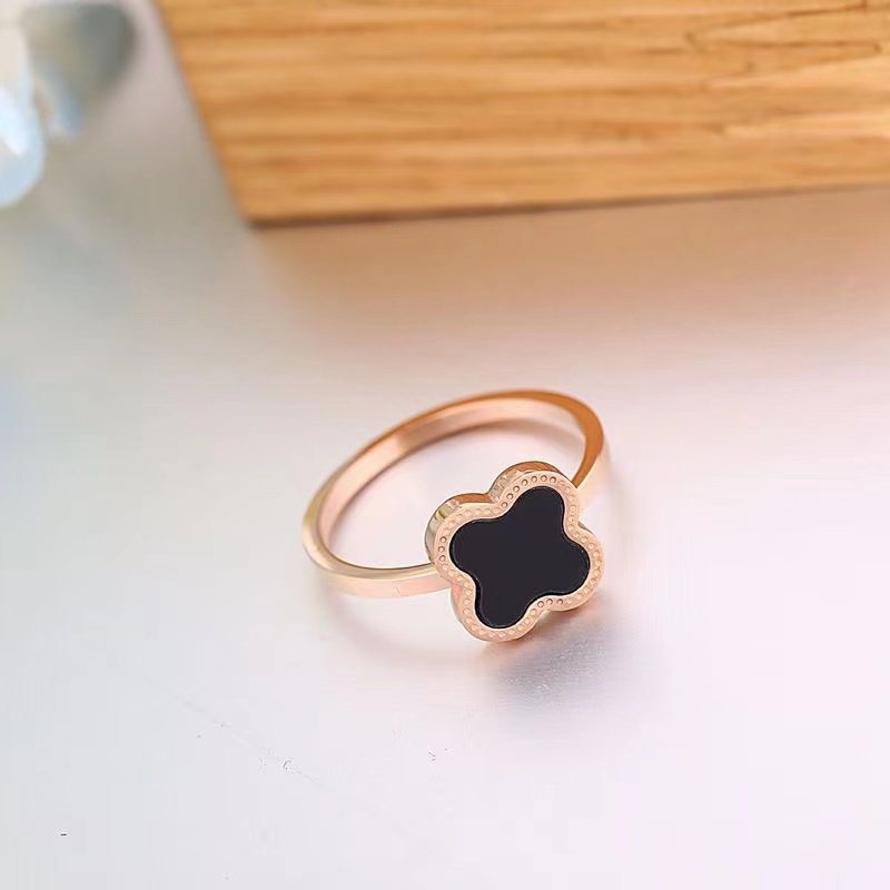 Beruntung Empat Daun Semanggi Baja Titanium Cincin Perempuan Rose Gold Anti Karat Akik Hitam Sendi Jari Telunjuk