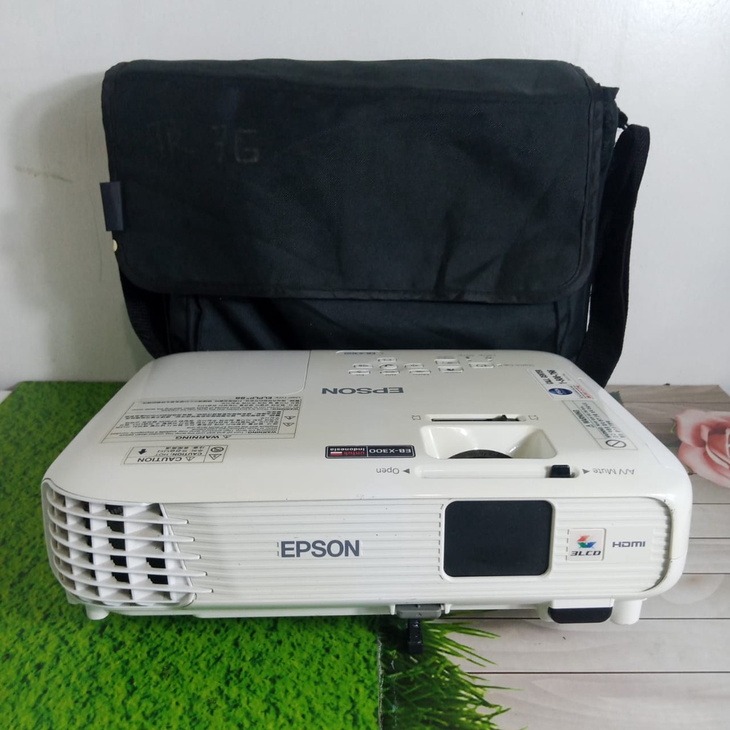 Ready Proyektor EPSON EB X300 LUMENS 2800 RESOLUTION XGA (1024x768) RATIO 15.000:1 3LCD